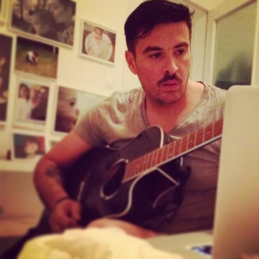 Κατάλευκο και ονειρεμένο: Αυτό είναι το μίνιμαλ σπίτι της Μαρίας Κορινθίου και του Γιάννη Αϊβάζη