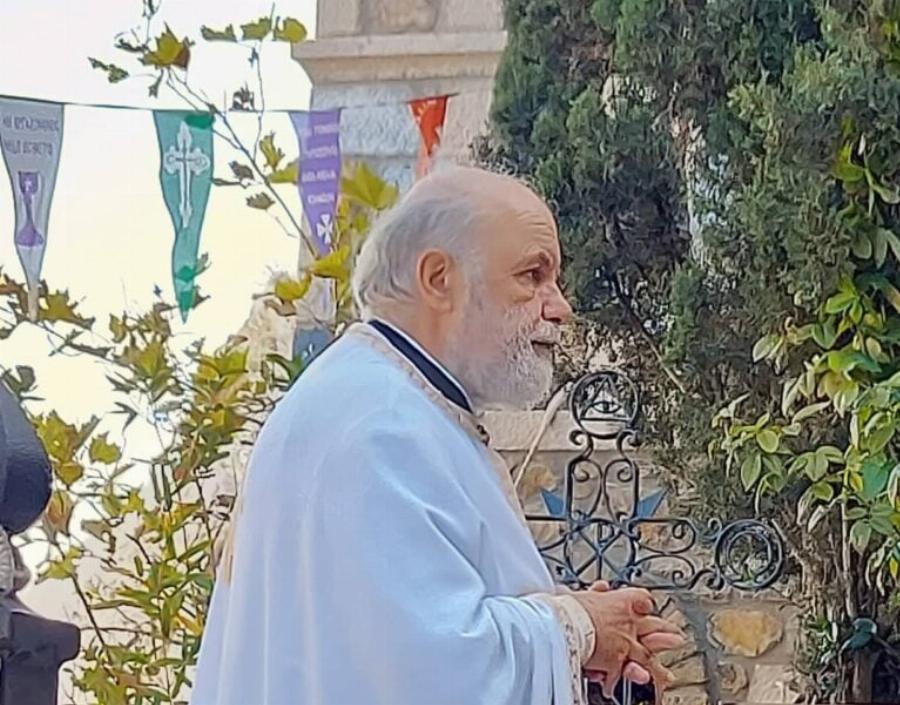 Ανείπωτη θλίψη και συγκίνηση: Δάκρυα για τον διωγμό του πάτερ Δημητρίου από τους Αγίους Ισιδώρους