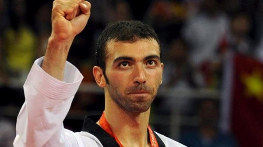 Σείστηκε το στάδιο: Οι Πόντιοι αποχαιρέτησαν τον Αλέξανδρο Νικολαΐδη με χορό «Σέρρα»