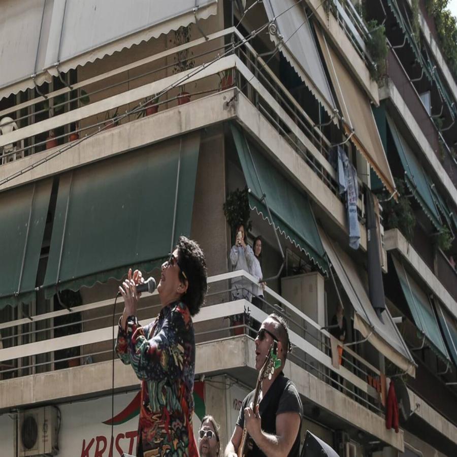 Άλκηστις Πρωτοψάλτη: Τα πρώτα χρόνια στην Αίγυπτο, ο χειρουργός πατέρας, η αγάπη για το ποδόσφαιρο και η άναρχη ζωή