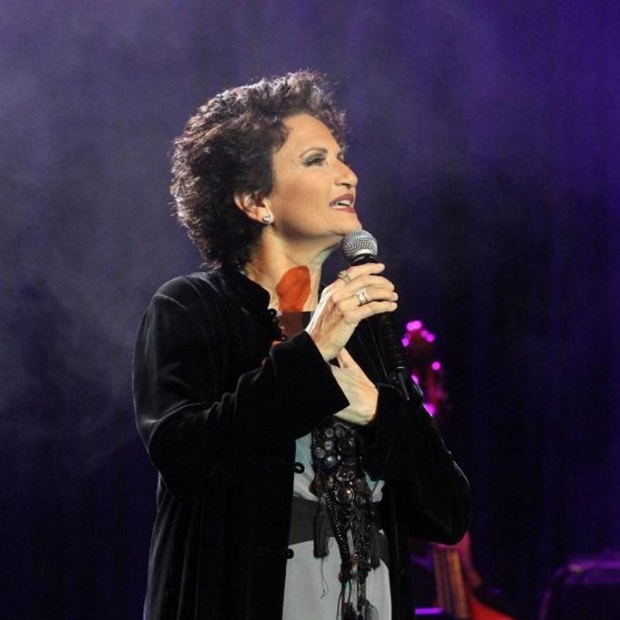 Άλκηστις Πρωτοψάλτη: Τα πρώτα χρόνια στην Αίγυπτο, ο χειρουργός πατέρας, η αγάπη για το ποδόσφαιρο και η άναρχη ζωή