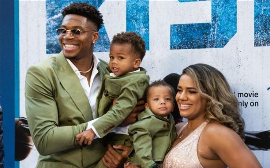 Γιάννης Αντετοκούνμπο: «Μακάρι να γίνω τόσο καλός πατέρας όσο ήταν ο δικός μου»