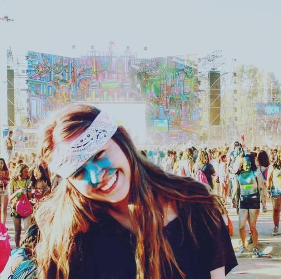 Βαλίσια Γκλέτσου: Η κόρη του Απόστολου Γκλέτσου, είναι 21 ετών και πήρε την ομορφιά του πατέρα της