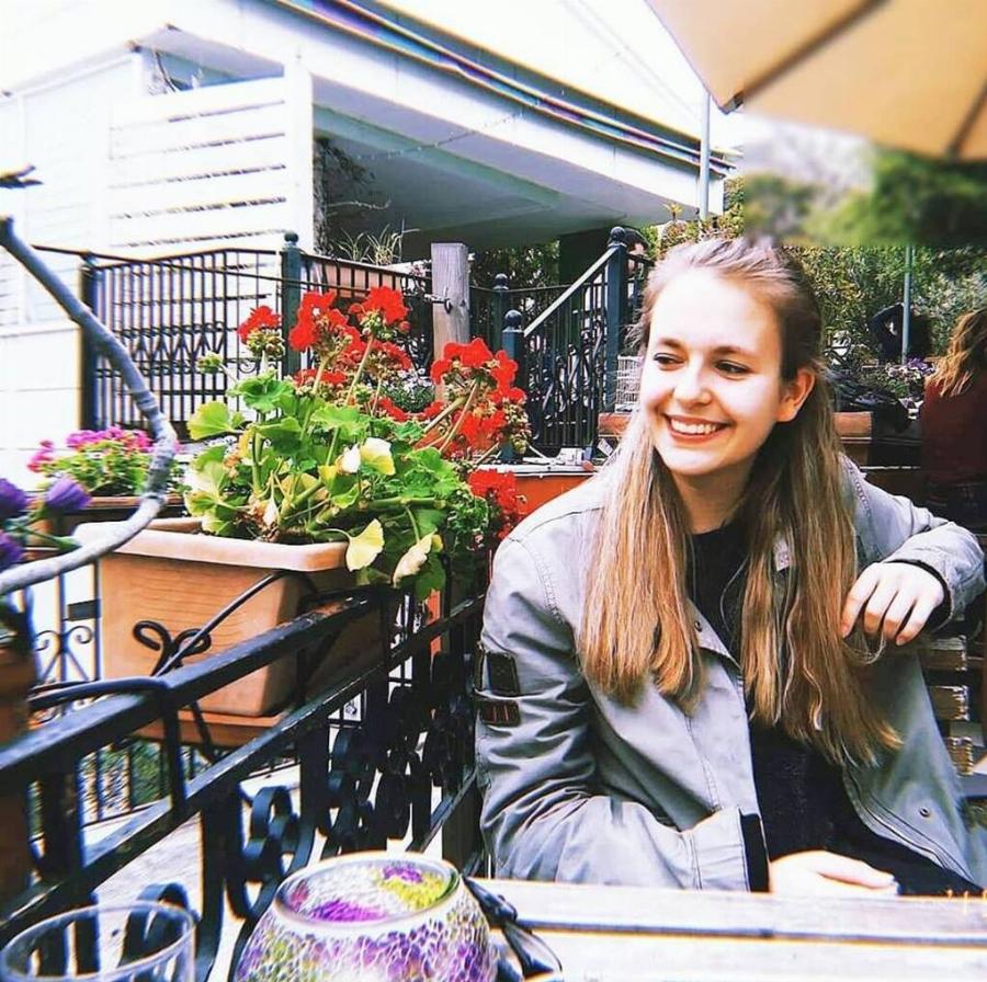 Βαλίσια Γκλέτσου: Η κόρη του Απόστολου Γκλέτσου, είναι 21 ετών και πήρε την ομορφιά του πατέρα της