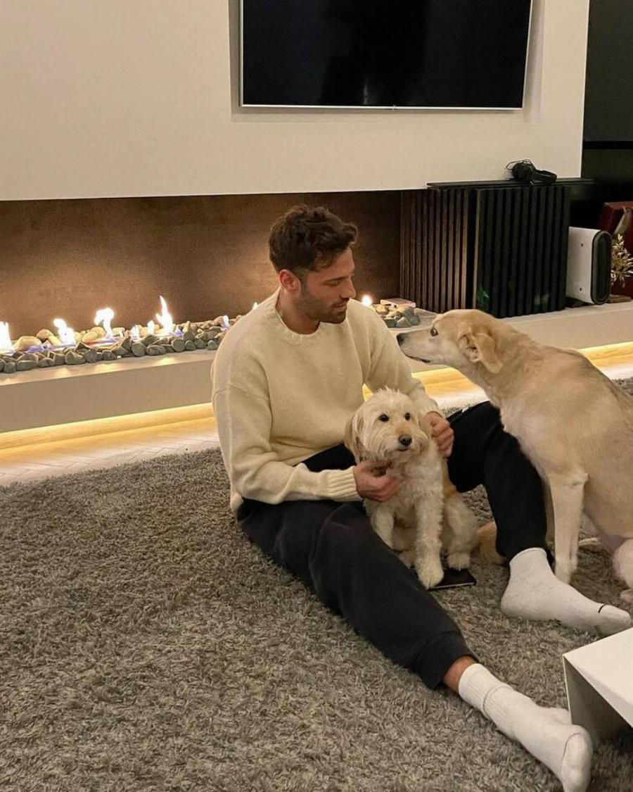 Μοντερνό, τεράστιο και χουχουλιάρικο: Εικόνες από το ονειρεμένο minimal σπίτι του Κωνσταντίνου Αργυρού