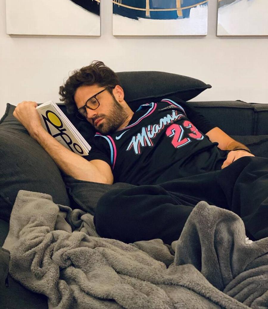 Μοντερνό, τεράστιο και χουχουλιάρικο: Εικόνες από το ονειρεμένο minimal σπίτι του Κωνσταντίνου Αργυρού