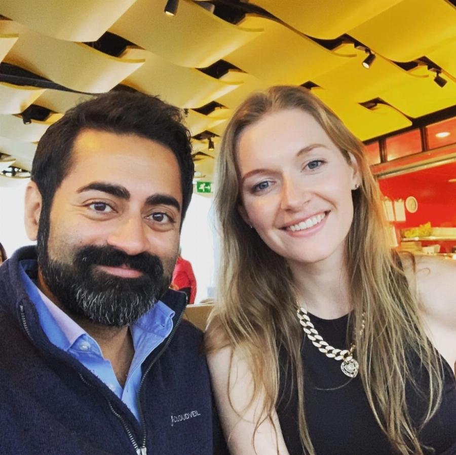 Γνωρίστηκαν σε ασανσέρ στην Αθήνα: Καναδοί ερωτεύτηκαν σε ξενοδοχείο στην Ελλάδα και πλέον ετοιμάζουν τον γάμο τους