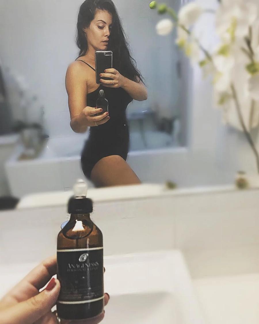 Κατάλευκο και ονειρεμένο: Αυτό είναι το μίνιμαλ σπίτι της Μαρίας Κορινθίου και του Γιάννη Αϊβάζη