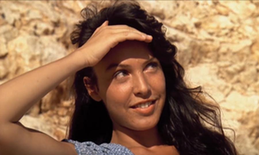 Βάνα Μπάρμπα: Το εξώγαμο παιδί, ο αναντικατάστατος σύντροφος της, η μοναξιά εδώ και 17 χρόνια και η τραγική απώλεια