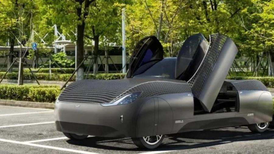 Εταιρεία λανσάρει το πρώτο ιπτάμενο αυτοκίνητο στον κόσμο: Η αυτονομία των 117 χλμ. στον αέρα και το υπέρογκο κόστος