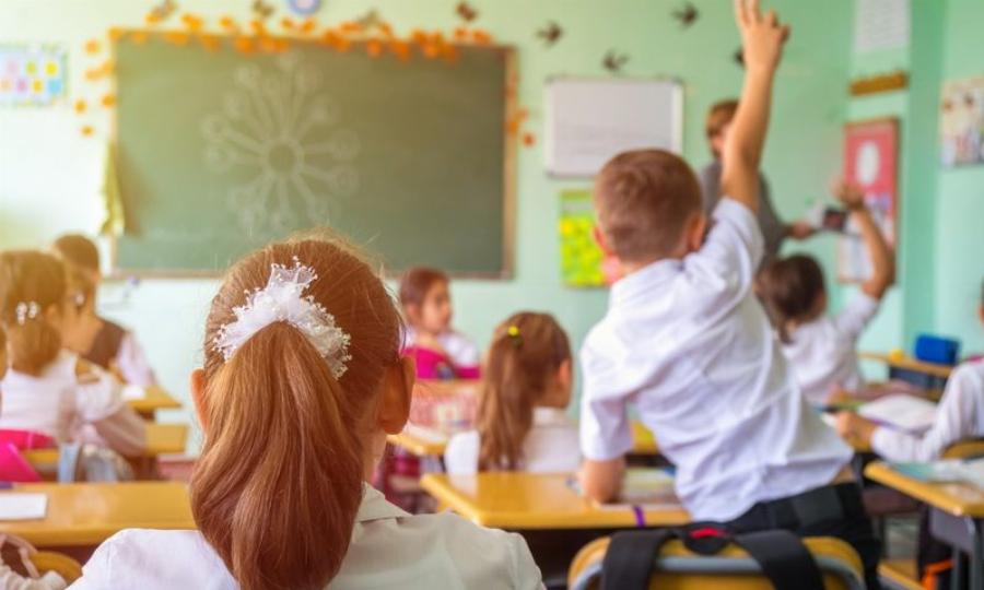 Καταγγελία για δασκάλα στη Θεσσαλονίκη: «Όποιο παιδί δεν έχει τα υλικά της σχολικής λίστας δεν γίνεται δεκτό στην τάξη»