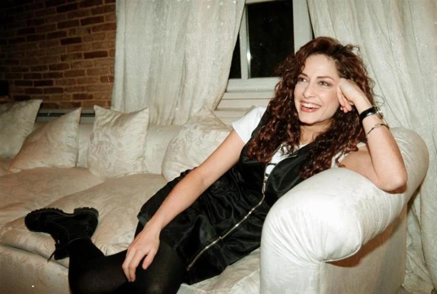 Άννα Βίσση: Οι άντρες της ζωής της, ο γάμος με τον Καρβέλα, οι πολυτάραχες εμπειρίας της και οι μεγάλες επιτυχίες με τα τραγούδια της