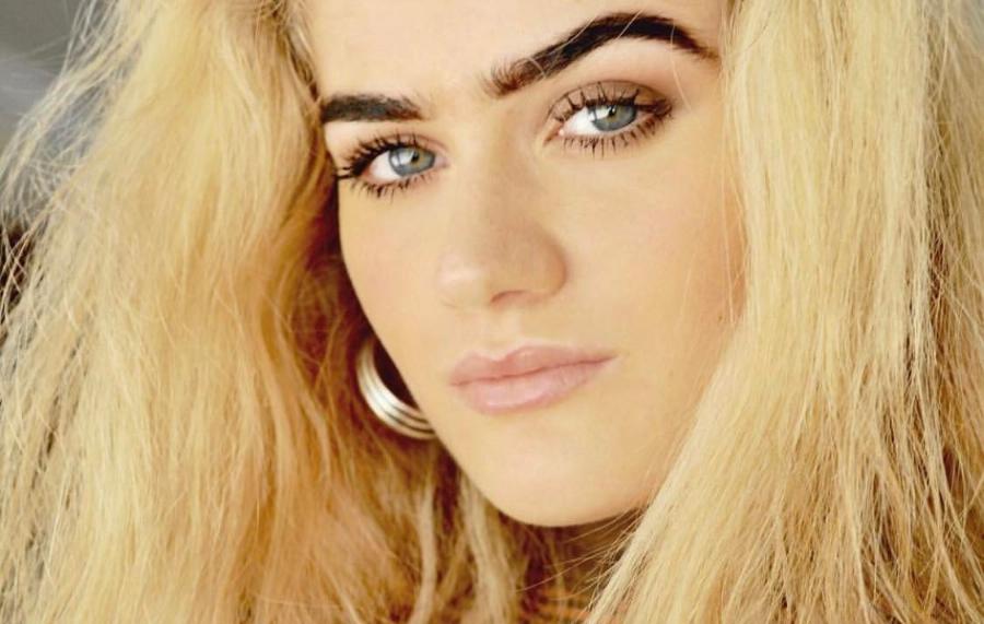 Εντελώς άλλος άνθρωπος: Δεν θα την αναγνώριζε ούτε η Καγιά – Η εντυπωσιακή εμφάνιση της Σοφίας Χατζηπαντελή πριν το μονόφρυδο