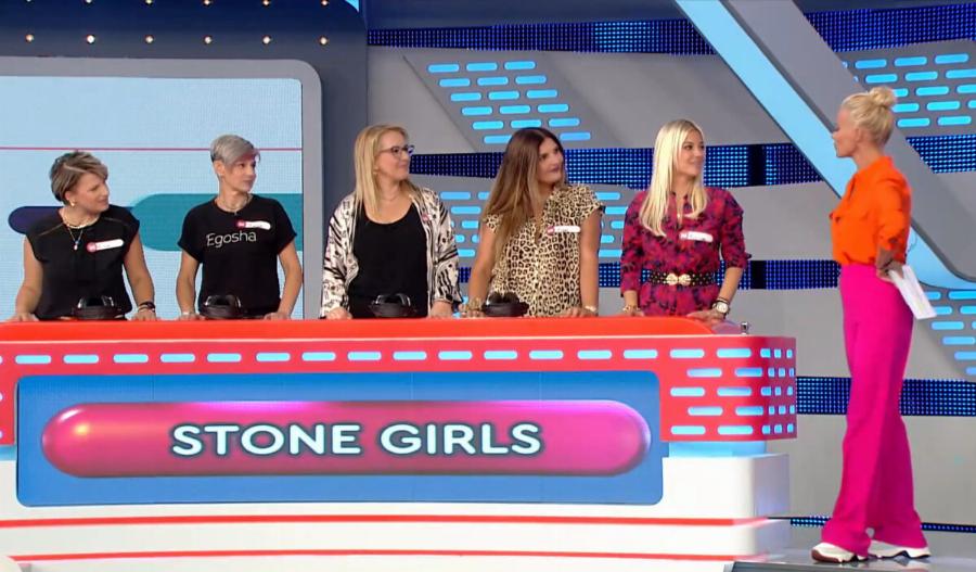 Όλο κοπλιμέντα ήταν η Μακρυπούλια: Ξανθιά, εντυπωσιακή και με τρία παιδιά η κούκλα παίκτρια του Ρουκ Ζουκ