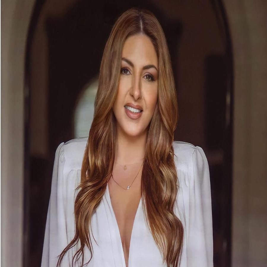 Έλενα Παπαρίζου: «Είμαι ένα κορίτσι των νοτίων προαστίων, κυκλοφορώ μονίμως με φόρμες και σαγιονάρες!»