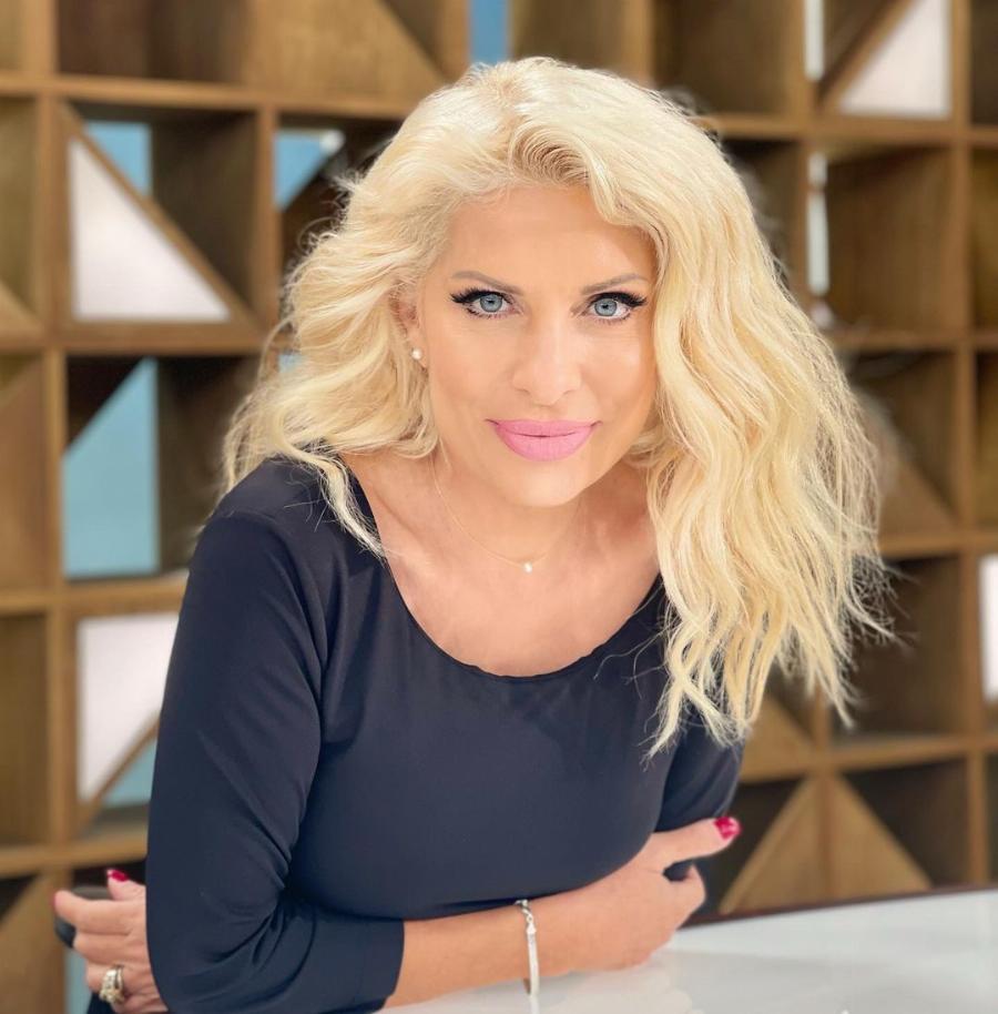 Ελένη Μενεγάκη: Τα παιδικά χρόνια, οι τρεις γάμοι, τα πρώτα βήματα στην καριέρα της, η αμύθητη περιουσία και τα αμέτρητα ακίνητα