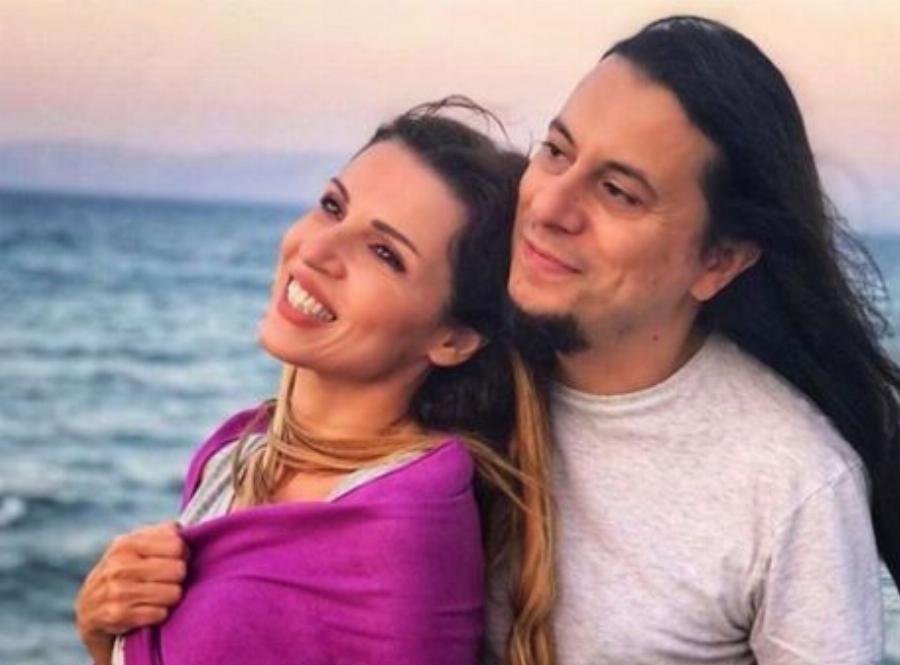 Η ηλικία δεν παίζει ρόλο: Οι 7 διάσημοι Έλληνες που ερωτεύτηκαν και παντρεύτηκαν μεγαλύτερές τους