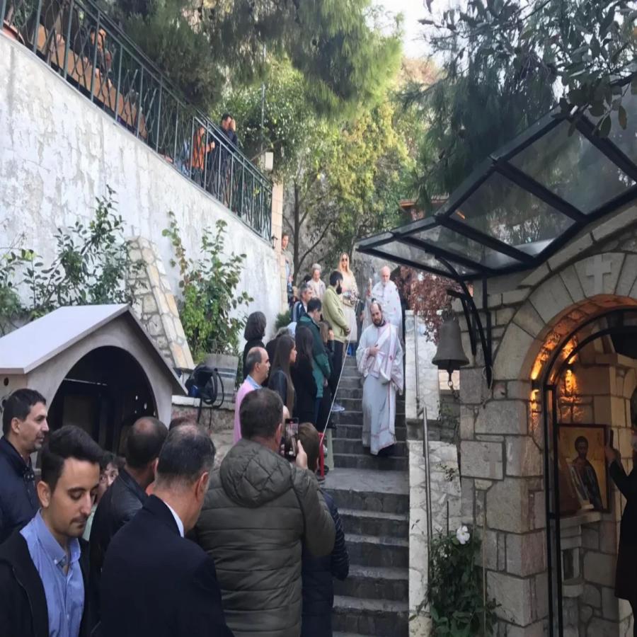 Κοσμοσυρροή στους Αγίους Ισιδώρους: «Για μας είσαι ο Άγιος Δημήτριος του Λυκαβηττού»