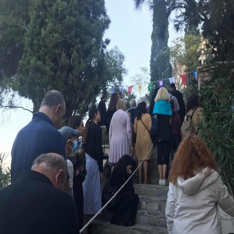 Κοσμοσυρροή στους Αγίους Ισιδώρους: «Για μας είσαι ο Άγιος Δημήτριος του Λυκαβηττού»