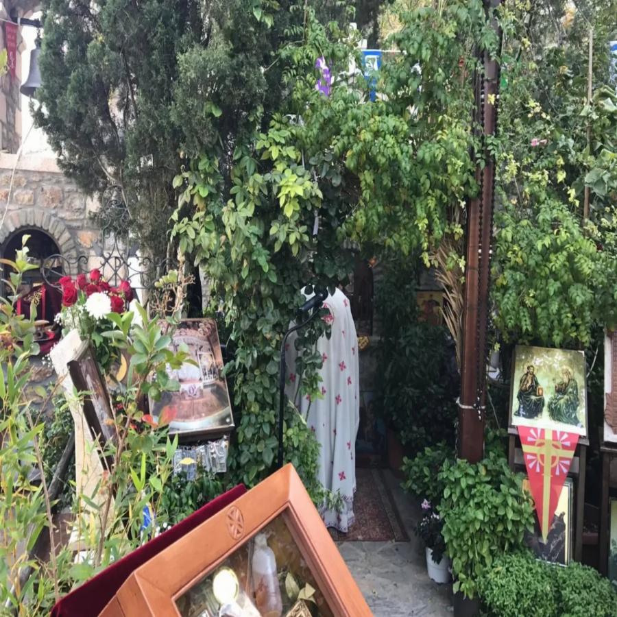 Κοσμοσυρροή στους Αγίους Ισιδώρους: «Για μας είσαι ο Άγιος Δημήτριος του Λυκαβηττού»