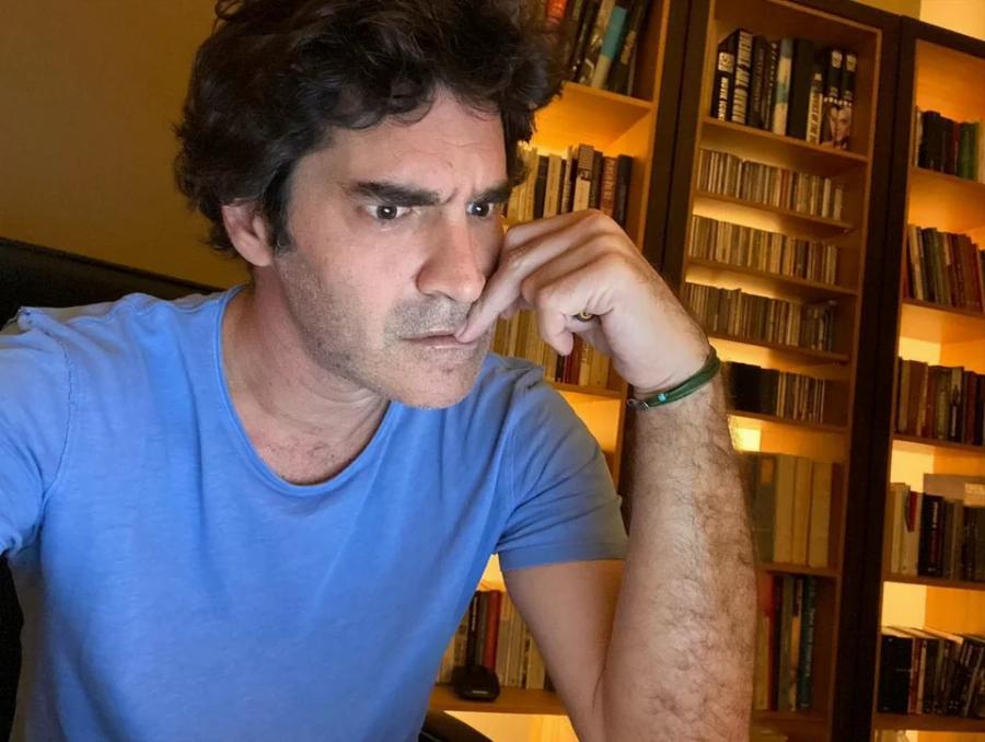 Ατμοσφαιρικό και χουχουλιάρικο: Το σπίτι του Χριστόφορου Παπακαλιάτη είναι βγαλμένο από τις σειρές του