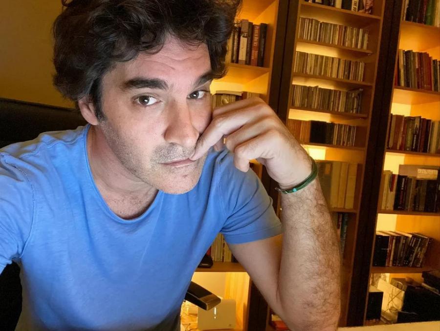 Ατμοσφαιρικό και χουχουλιάρικο: Το σπίτι του Χριστόφορου Παπακαλιάτη είναι βγαλμένο από τις σειρές του