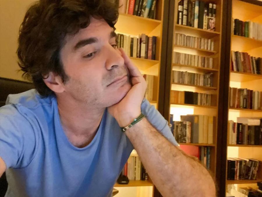 Ατμοσφαιρικό και χουχουλιάρικο: Το σπίτι του Χριστόφορου Παπακαλιάτη είναι βγαλμένο από τις σειρές του