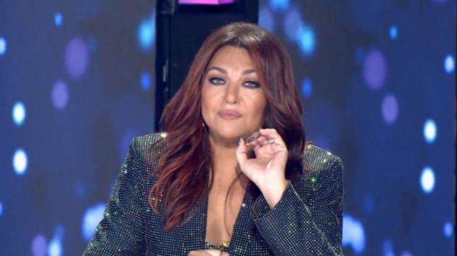 Το γύρισε ξανά στο κόκκινο: Η Καίτη Γαρμπή άλλαγε τα μαλλιά της και ενθουσίασε τους θαυμαστές της