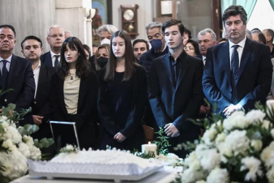 Φώφη Γεννηματά: Σε κλίμα συγκίνησης το μνημόσυνο για τον έναν χρόνο από τον θάνατό της