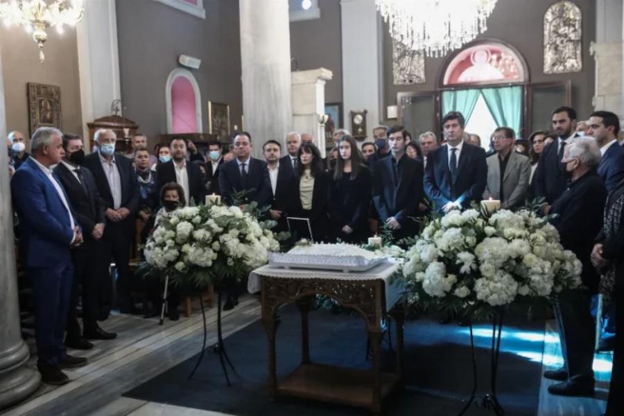 Φώφη Γεννηματά: Σε κλίμα συγκίνησης το μνημόσυνο για τον έναν χρόνο από τον θάνατό της