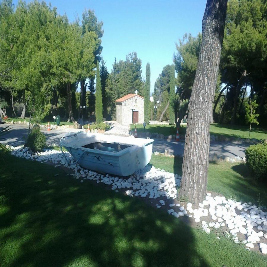 Γιάννης Κότσιρας: Η βελούδινη φωνή, ο γάμος «κεκλεισμένων των θυρών», τα 2 παιδιά και το πένθος που τον τσάκισε