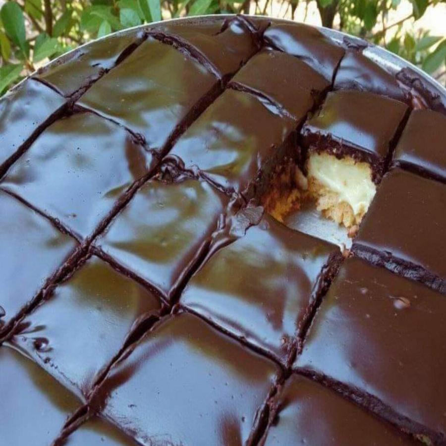 Θα γλείφετε τα δάχτυλά σας: Η πανεύκολη συνταγή για το γλυκό για του Αγίου Δημητρίου – Πεντανόστιμο κωκ ταψιού