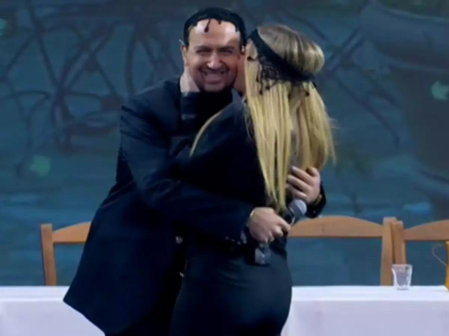 Μαυρίκιος Μαυρικίου και Ιλάειρα Ζήση αλά Δημήτρης Παπαμιχαήλ και Αλίκη Βουγιουκλάκη στη σκηνή του J2US