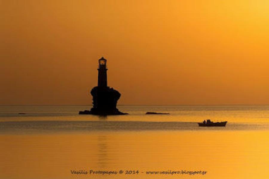 Κόβει την ανάσα: Στην Ελλάδα έχουμε τον ωραιότερο φάρο του κόσμου και βρίσκεται στην Άνδρο