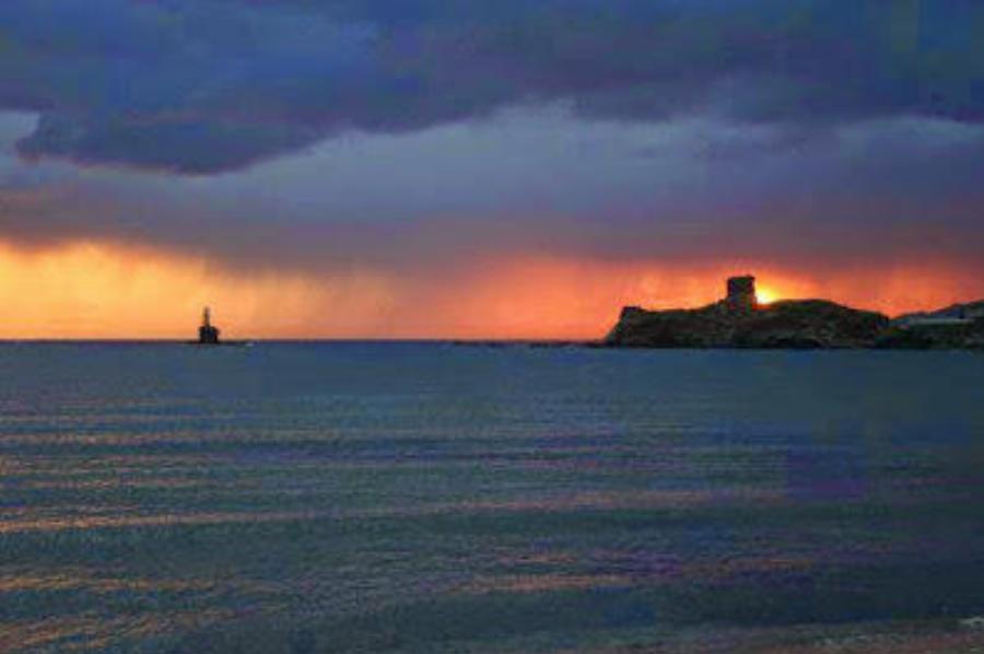 Κόβει την ανάσα: Στην Ελλάδα έχουμε τον ωραιότερο φάρο του κόσμου και βρίσκεται στην Άνδρο