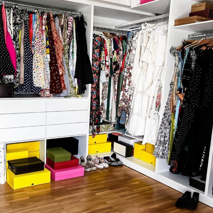 Σε νέο σπίτι και με ονειρεμένη διακόσμηση: Η Κατερίνα Καινούργιου βρίσκεται στο κέντρο της Αθήνας και θυμίζει τέσσερις εποχές