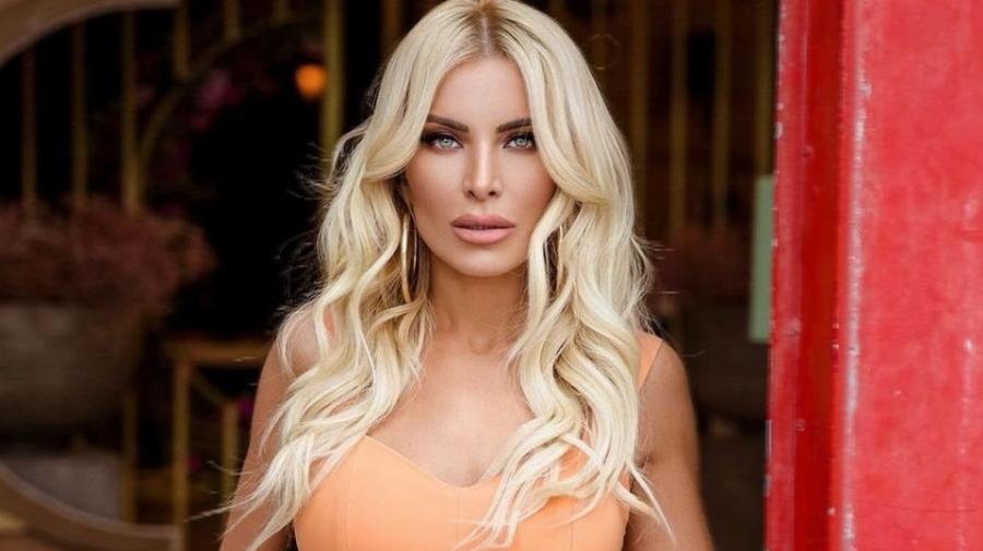 Η Κατερίνα Καινούργιου αποκαλύπτει: «Οι φίλες μου, μου λένε ότι μοιάζω με τη Ντονατέλα Βερσάτσε. Ωραίες φίλες»