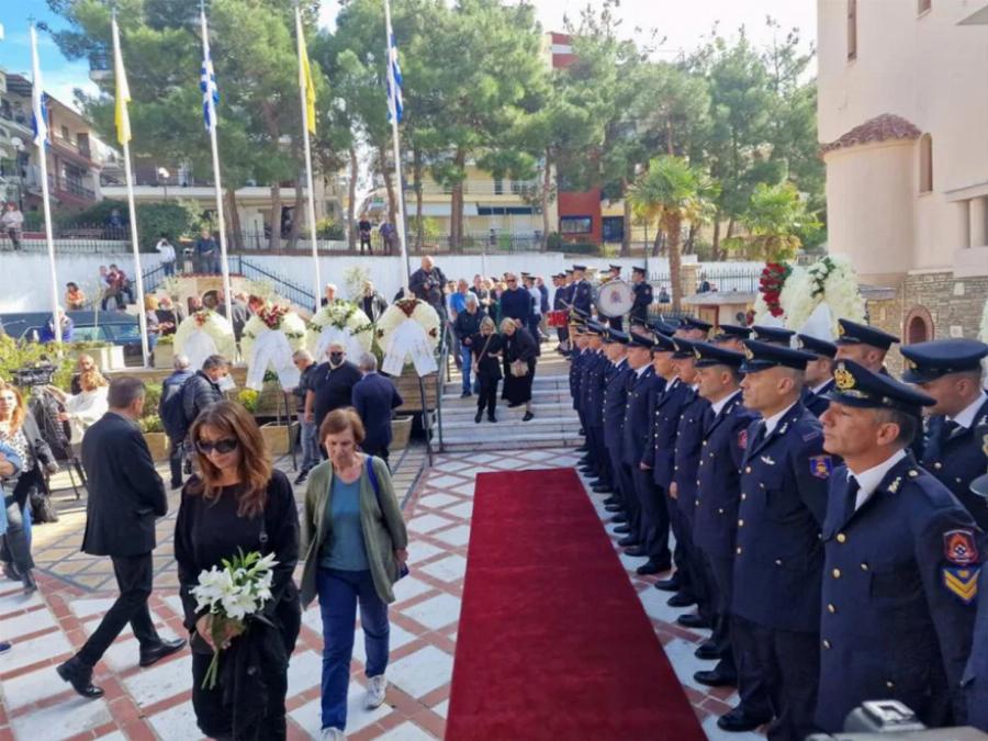 Αλέξανδρος Νικολαΐδης: Λύγισαν και οι πέτρες στην κηδεία του – «Παλικάρι μου, αετέ μου, πώς θα το περάσω αυτό»
