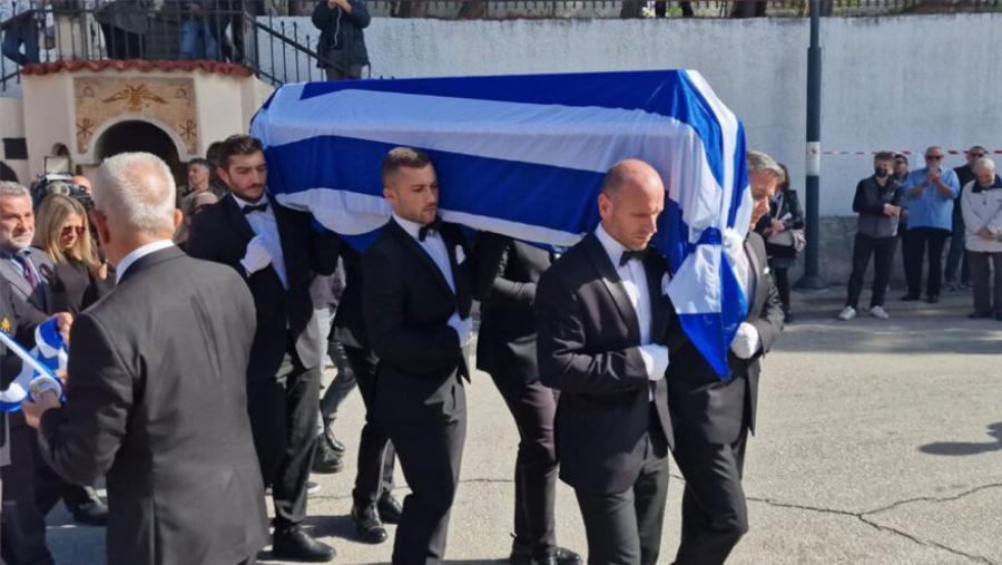 Αλέξανδρος Νικολαΐδης: Λύγισαν και οι πέτρες στην κηδεία του – «Παλικάρι μου, αετέ μου, πώς θα το περάσω αυτό»