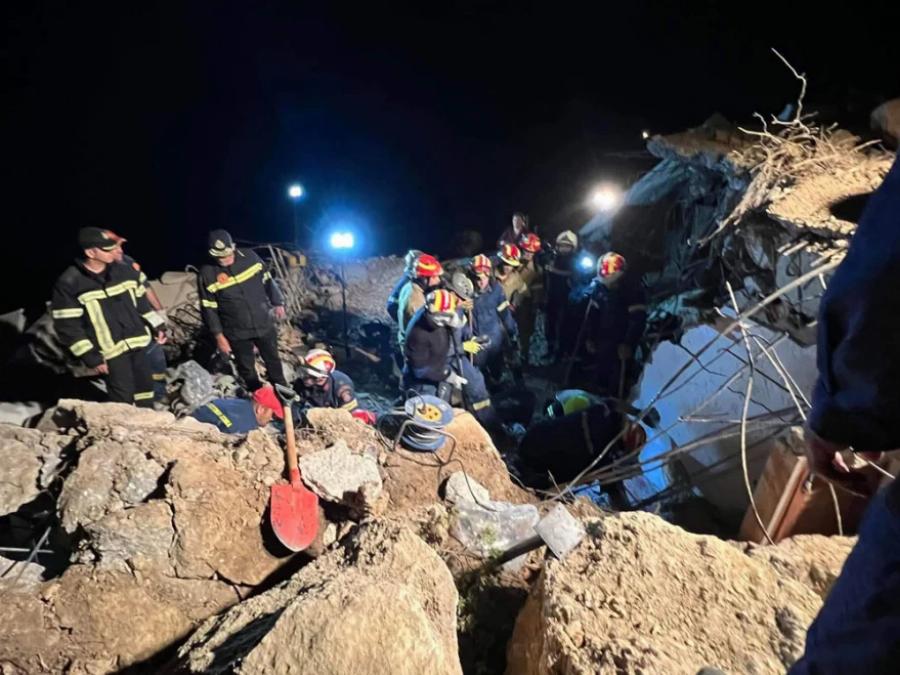 Ανείπωτη τραγωδία στη Κρήτη: Βράχος καταπλάκωσε ξενοδοχείο – Σκοτώθηκε μητέρα, σώθηκαν πατέρας και παιδί