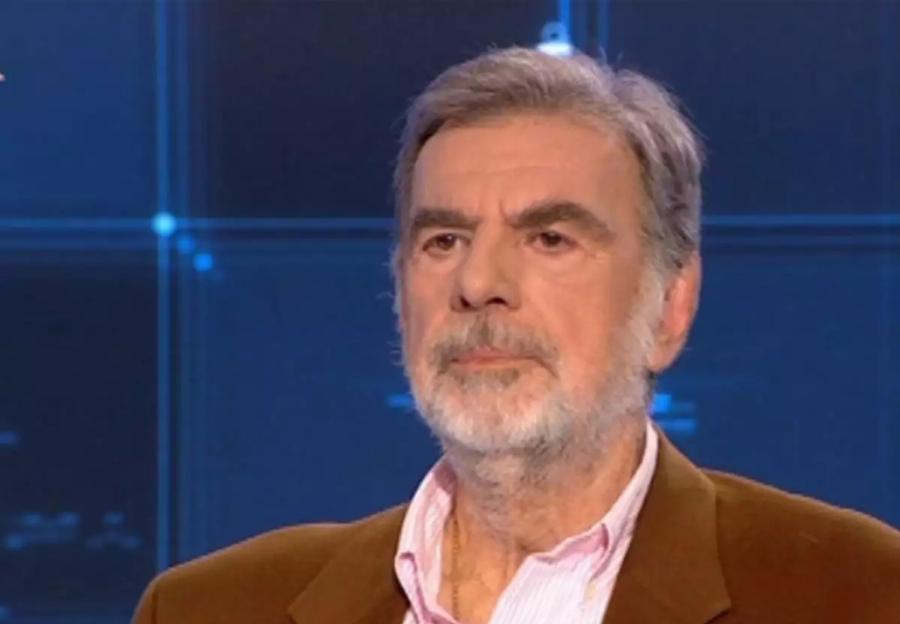 Λάκης Κομνηνός: Οι γυναίκες που σημάδεψαν τη ζωή του, το ακραίο σκηνικό με θαυμάστρια και ο γιος που πήρε τη γοητεία του