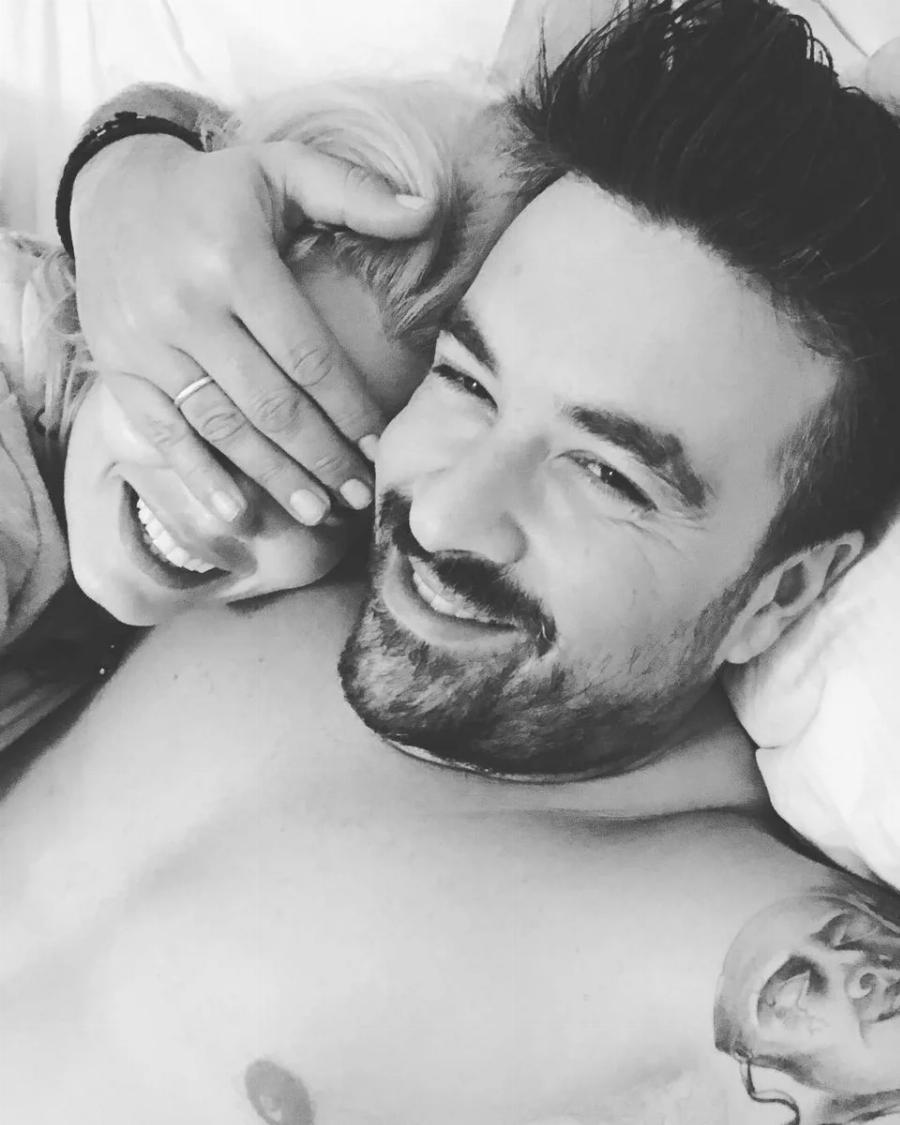 Κατάλευκο και ονειρεμένο: Αυτό είναι το μίνιμαλ σπίτι της Μαρίας Κορινθίου και του Γιάννη Αϊβάζη