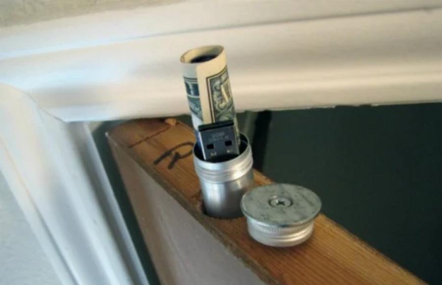 Θα ψάχνουν για ώρες: Οι 7 ασφαλείς κρυψώνες για τα χρήματα και τα κοσμήματά σας για να ξεγελάσετε τους κλέφτες