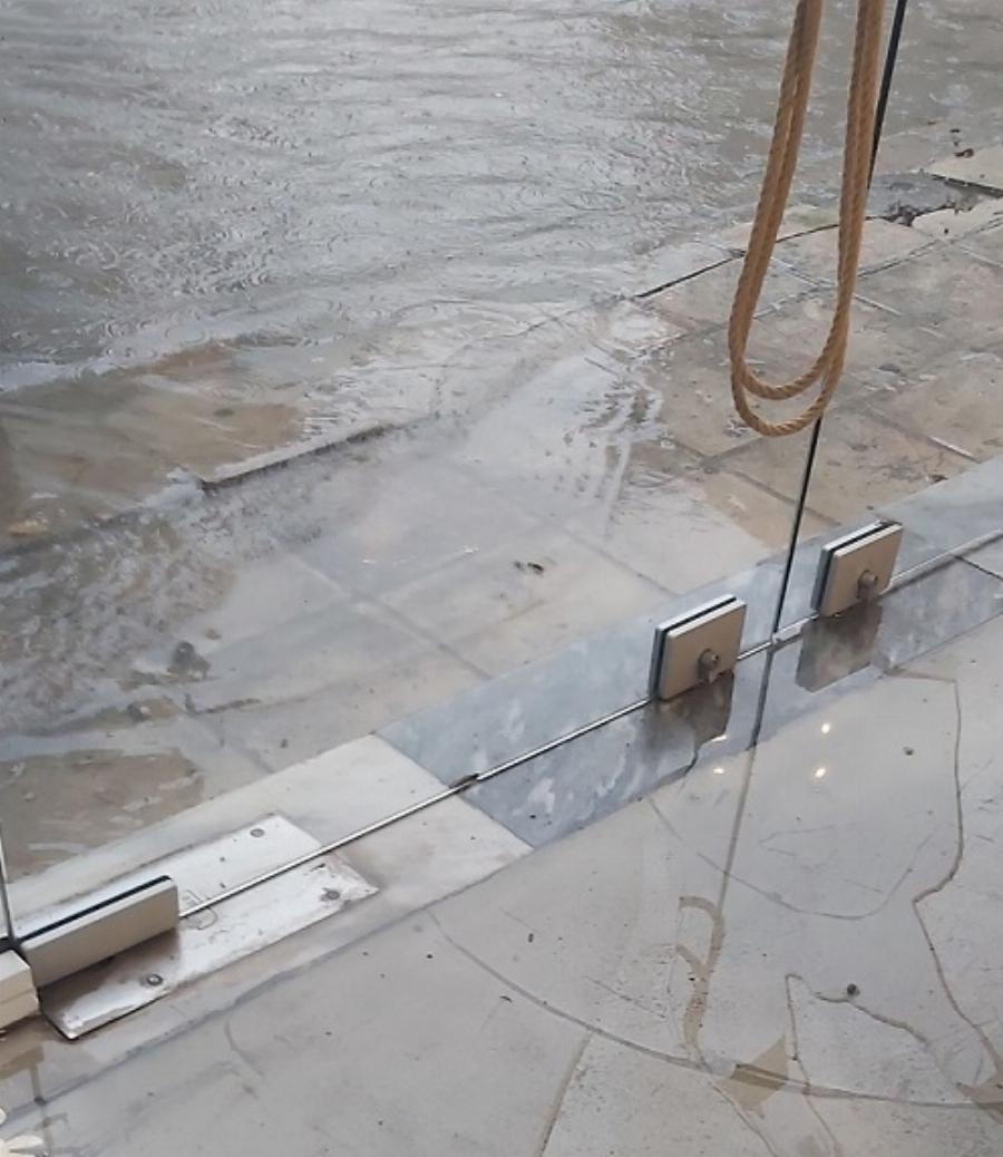 Εικόνες αποκάλυψης στην Κρήτη: Στο έλεος της κακοκαιρίας το Ηράκλειο – Σφυροκοπείται η Αγία Πελαγία