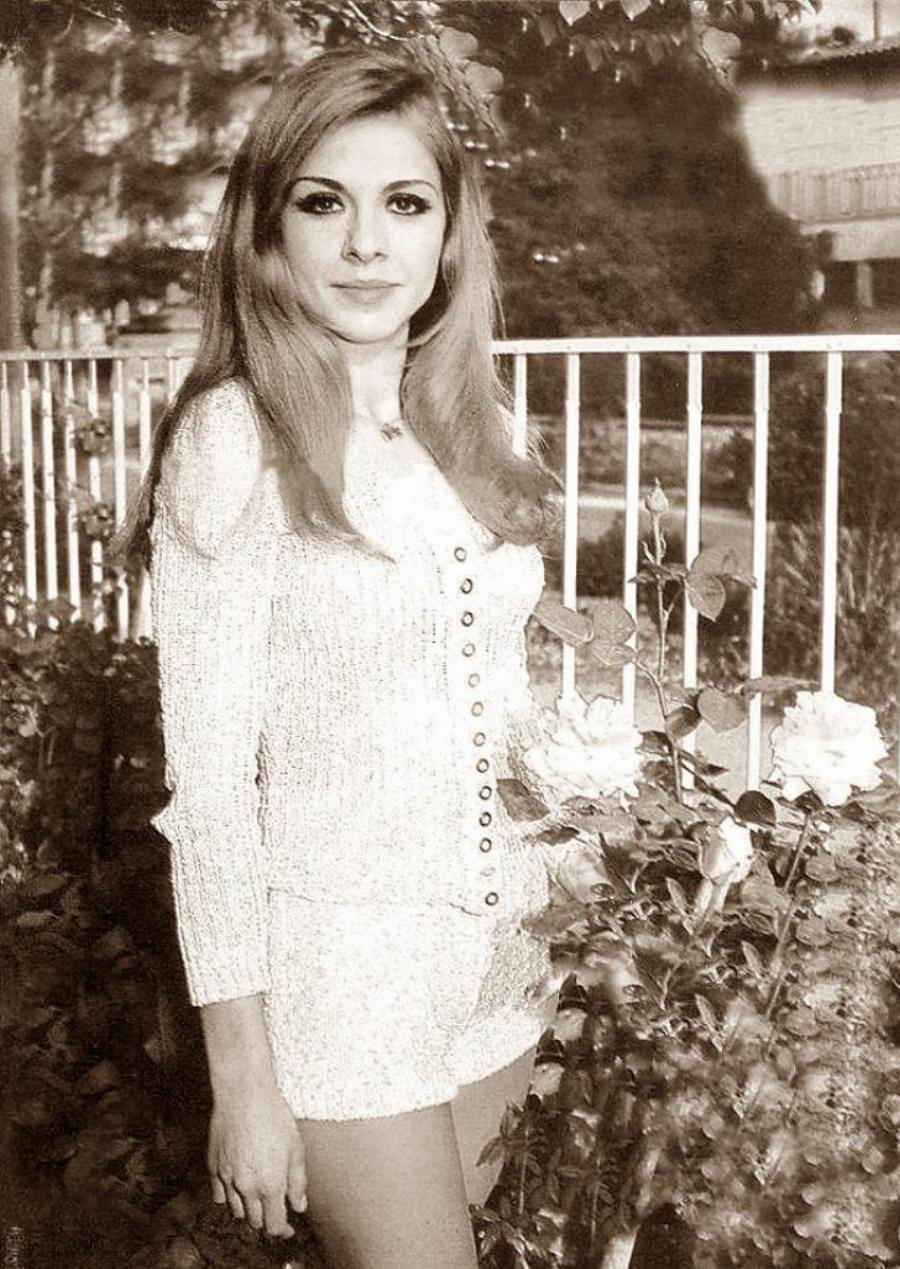 Βέρα Κρούσκα: Το ταλέντο στην υποκριτική, η συμμετοχή σε ταινίες, ο θυελλώδης έρωτας με τον Κώστα Αρζόγλου και η μεγάλη φοβία της