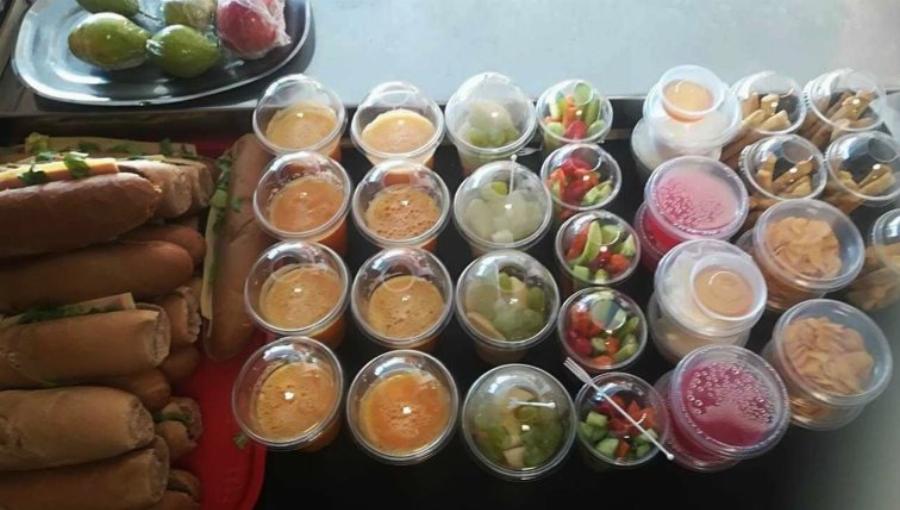 Πρωτοπορία στην Κρήτη και βήματα μπροστά για υγιεινή διατροφή: Τα κυλικεία αντί για κρουασάν σερβίρουν στους μαθητές σαλάτες και χυμούς