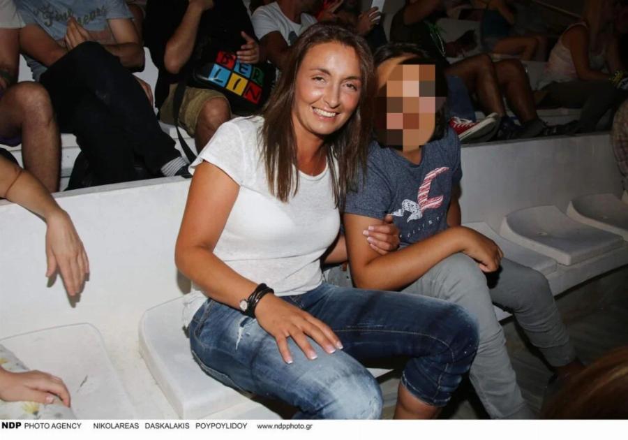 Κούκλα και ίδια με την Έλενα: Διέρρευσε φωτογραφία της αδερφής της Παπαρίζου και η ομοιότητα είναι εκπληκτική