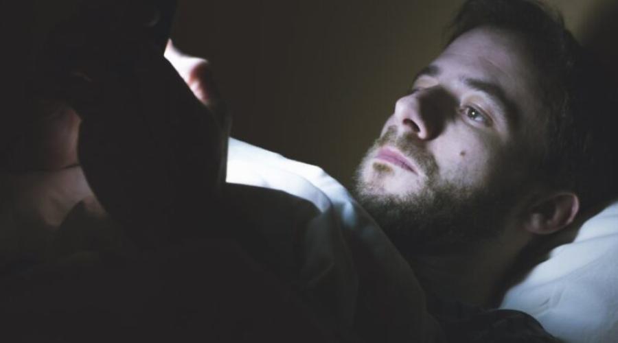 Άνδρας μετακόμισε με την κοπέλα του και είδε ότι κάνει ντους κάθε 15 ημέρες: «Κοιμόμουν στον καναπέ επειδή η μυρωδιά ήταν τρομερή»