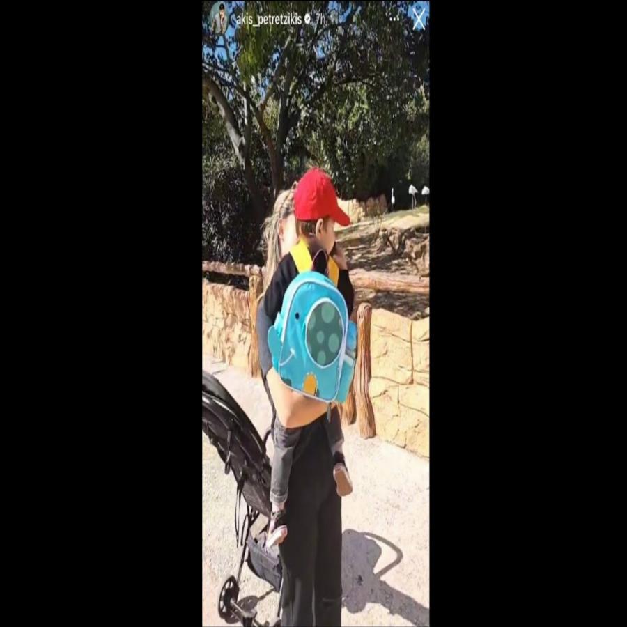 Τρισευτυχισμένος μπαμπάς ο Άκης Πετρετζίκης: Πήγε βόλτα με τον γιο του στο Αττικό Ζωολογικό Πάρκο και ανέβασε το πιο τρυφερό βίντεο