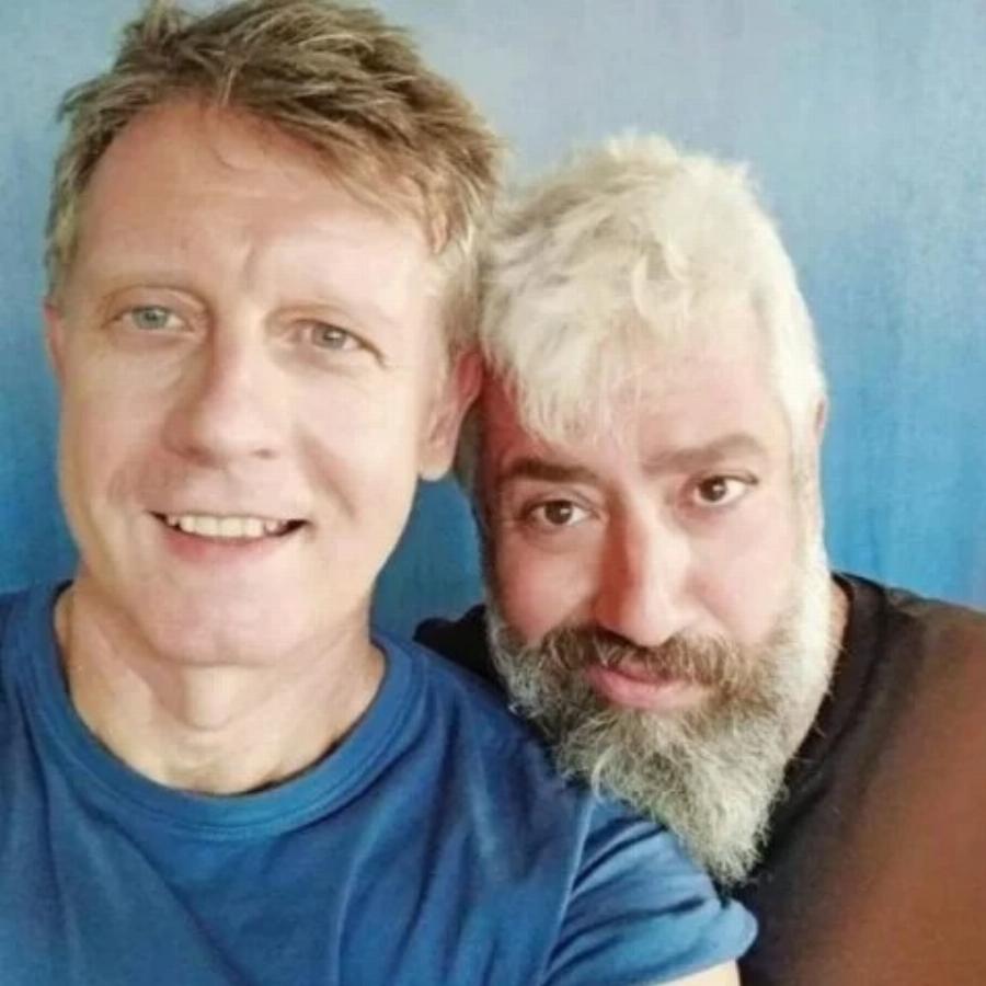 Συνάντηση κορυφής: Με γκρίζα μαλλιά και αγνώριστοι οι δύο ηθοποιοί, 29 χρόνια μετά το τέλος της σειράς «Της Ελλάδος τα παιδιά»